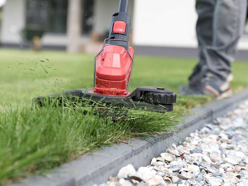 Battery powered blade trimmer outlet