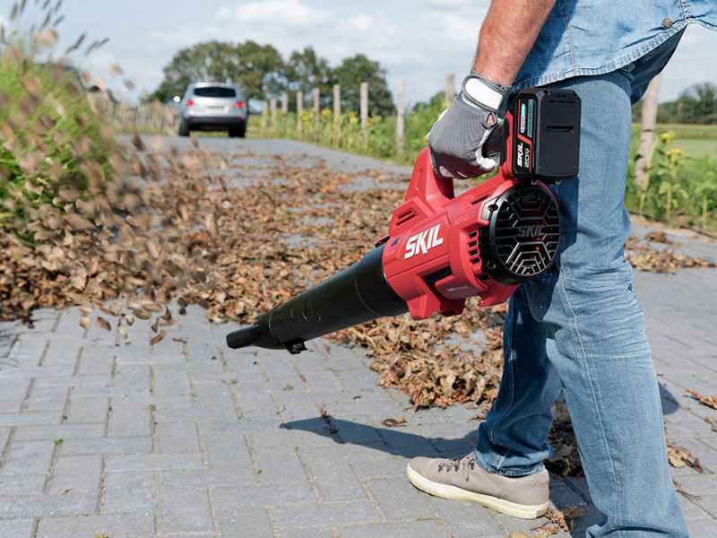 Skil 0330 CA - Battery Leaf Blower - WITHOUT BATTERY AND BATTERY CHARGER
