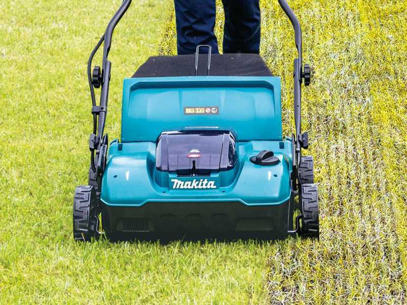 Makita UV001GM201 - Battery-powered Lawn Scarifier - 40V - 4Ah