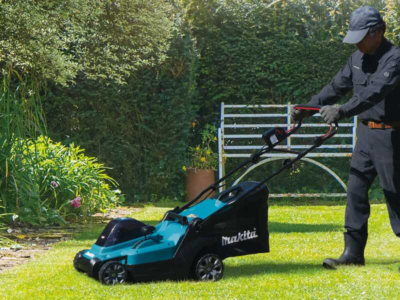 Makita LM004GZ Battery powered Lawn Mower NO BATTERY best deal on AgriEuro