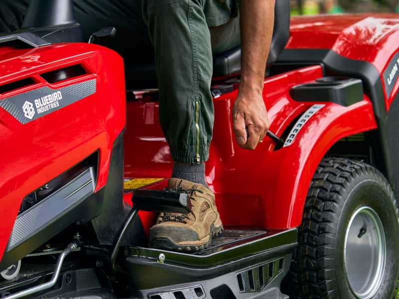 Blue Bird LT C 86M - Riding-on Mower with Mechanical Gearbox - 245 L Grass Collector 