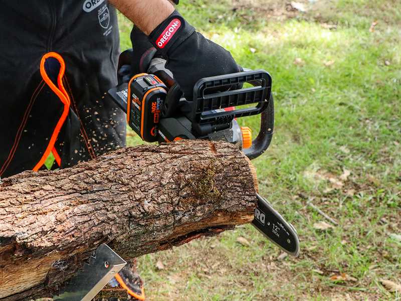 Worx battery operated chainsaw outlet