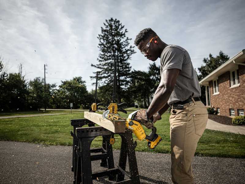 DeWalt DCMPS520P1 QW Electric Pruning Chainsaw 18V 5Ah