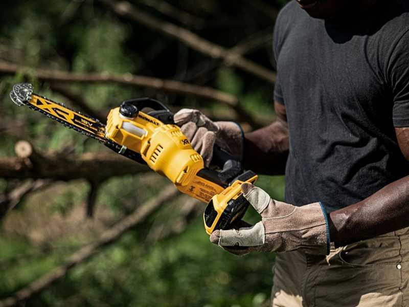 Dewalt cordless chainsaw 18v top