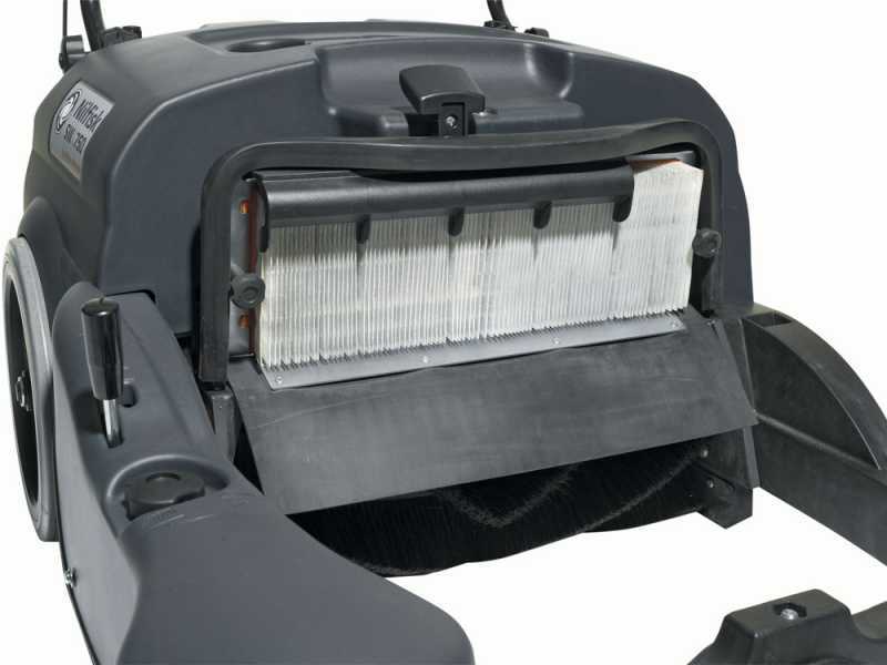 Nilfisk SW750 - Battery powered sweeper with collection basket 12V - 46Ah