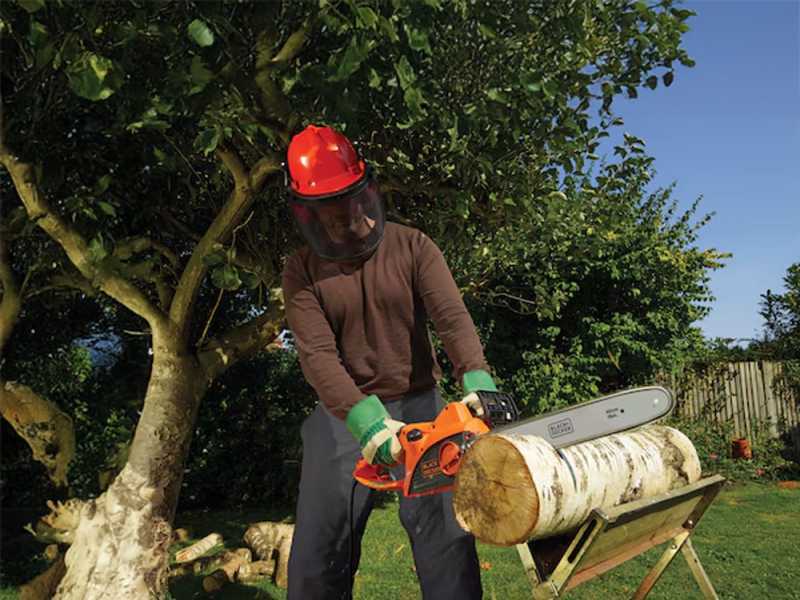 Black &amp; Decker BECS2040-QS - 2000 W Electric Chainsaw - 40 cm Blade