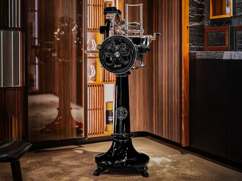 BERKEL B2 Black - Flywheel Meat Slicer with stand - 265 mm Chrome-plated Steel Blade