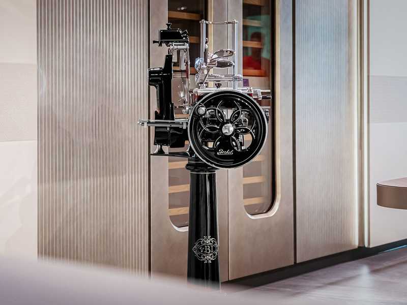 BERKEL B2 Black - Flywheel Meat Slicer with stand - 265 mm Chrome-plated Steel Blade