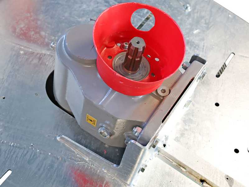 Trailed mist blower Gray T Car 1500/90 with tractor attachment for spraying - Capacity 1500L - Pump AR1203