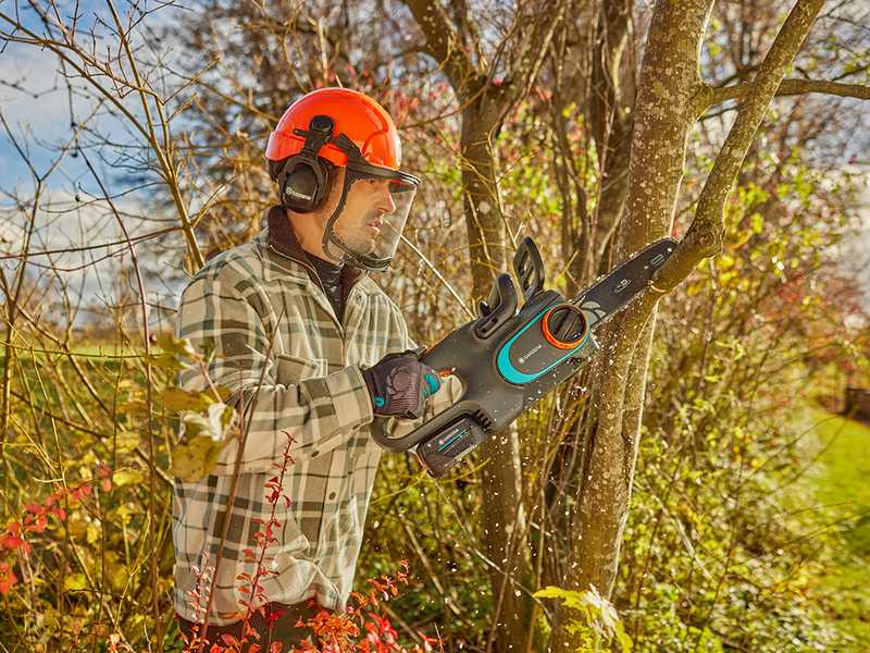 Gardena PowerSaw 250/18V - 18V 4Ah cordless electric saw - 25 cm blade