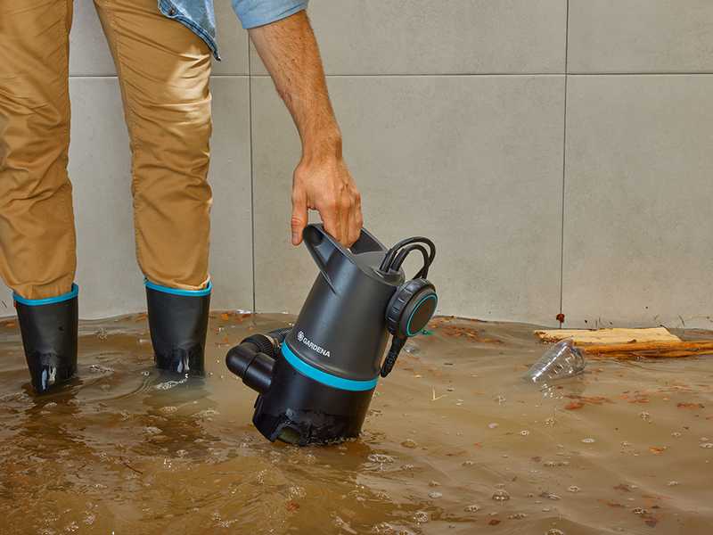 Gardena 20000 BASIC - Electric submersible pump for dirty water - Integrated float switch