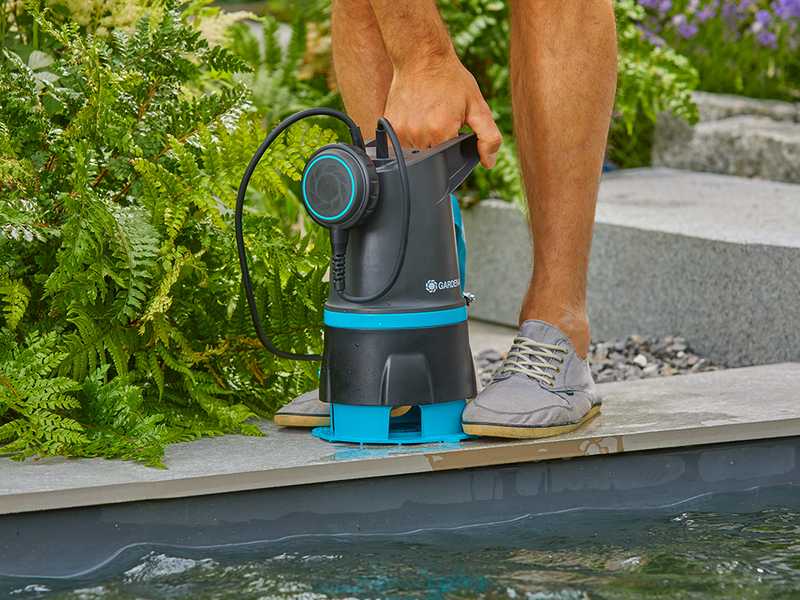 Gardena 20000 BASIC - 2-in-1 electric submersible pump for clear and dirty water - Integrated float switch