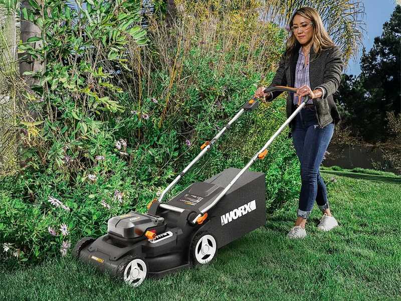 Worx Nitro WG745E - Cordless Lawn Mower - 2x20V/4Ah - Cutting Width 41cm