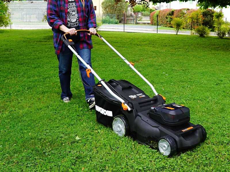 Worx Nitro WG737E - Cordless Lawn Mower - 2x20V/4Ah - 37cm Cutting