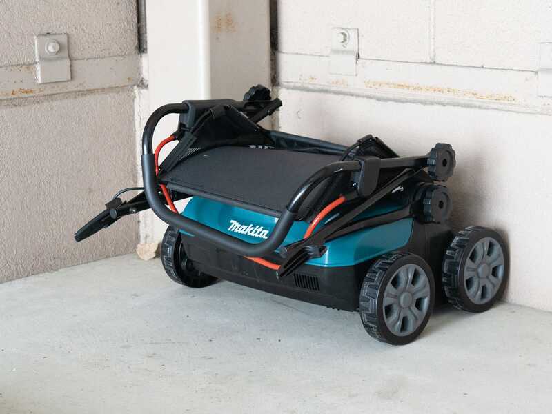 Makita DUV320RT - Battery Scarifier - 18V 5Ah