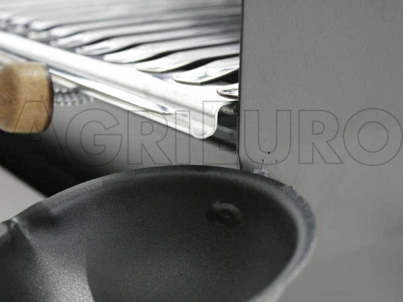 https://www.agrieuro.co.uk/share/media/images/products/insertions-h-normal/6048/cruccolini-gran-ristoro-69x45-charcoal-and-wood-fired-barbecue-in-heavy-duty-sheet-metal-cooking-surface--6048_5_1405523141_bbq-legna-gran-ristoro-cruccolini-a15.jpg