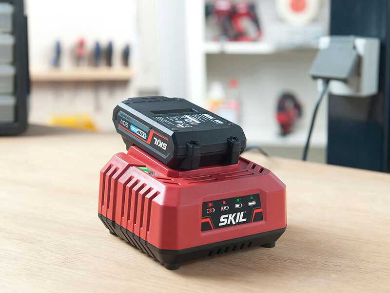 Skil 0440 CA - Cordless Hedge Trimmer - 55 cm Blade - 20V 2.5Ah