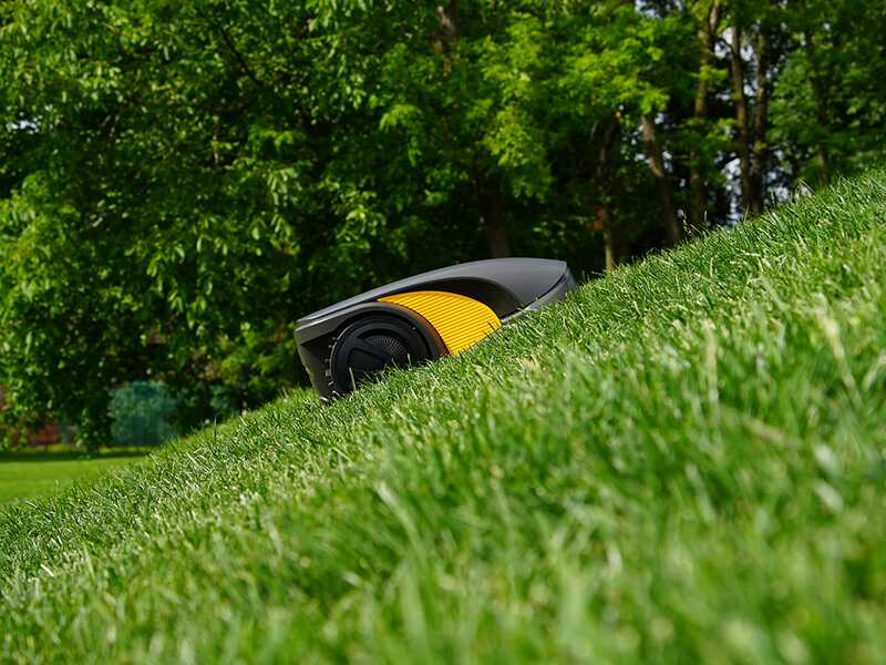 Stiga A 5000 - Robotic Lawn Mower - With two 5 Ah E-Power batteries