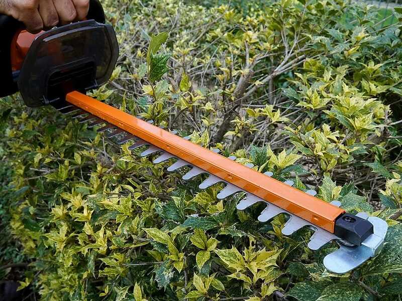 Worx WG918E - Cordless Hedge Trimmer + Grass Trimmer Kit - 20/2Ah