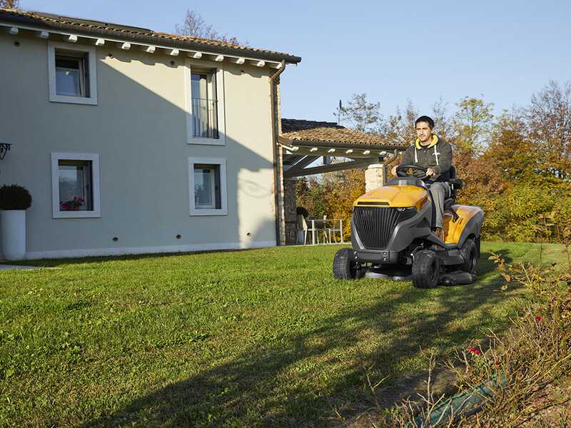 Stiga Estate 7122 W - Petrol Lawn Tractor - Engine ST 650