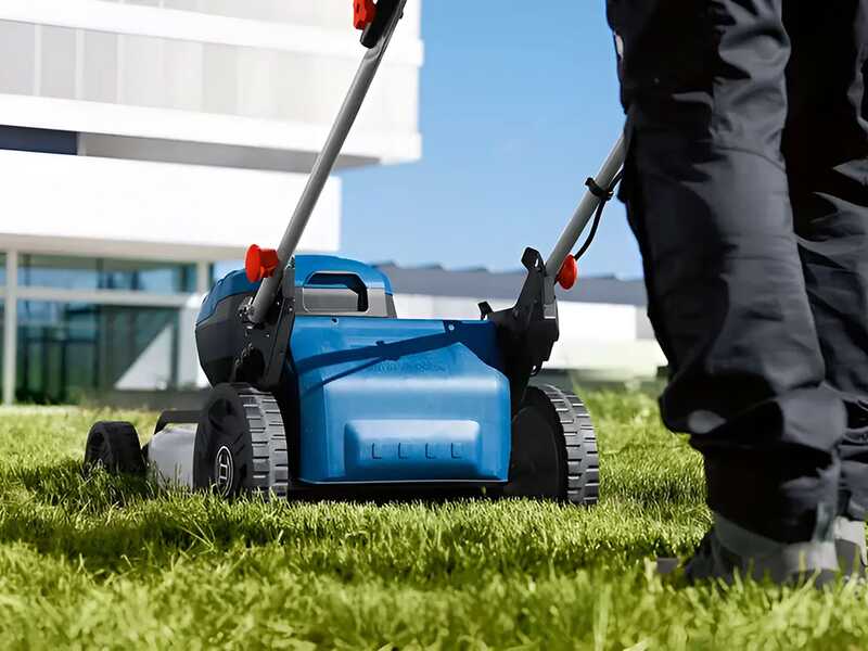 Bosch GRA 18V2-46 Professional - Cordless Lawn Mower - 2x18V 8Ah - 46 cm Cutting Width