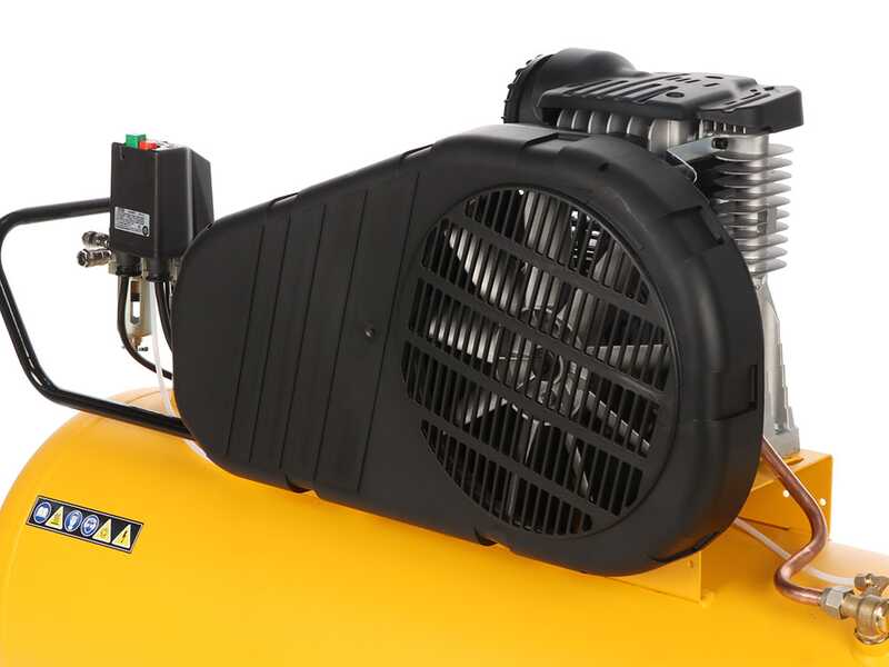 DeWalt DXCMB3T201HE - Three-phase electric air compressor with belt - 3 HP Motor &ndash; 200 lt