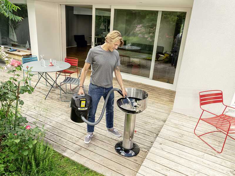 Karcher AD 2 Battery - Ash vacuum cleaner - 14-litre metal collection compartment - 18V/5.0Ah