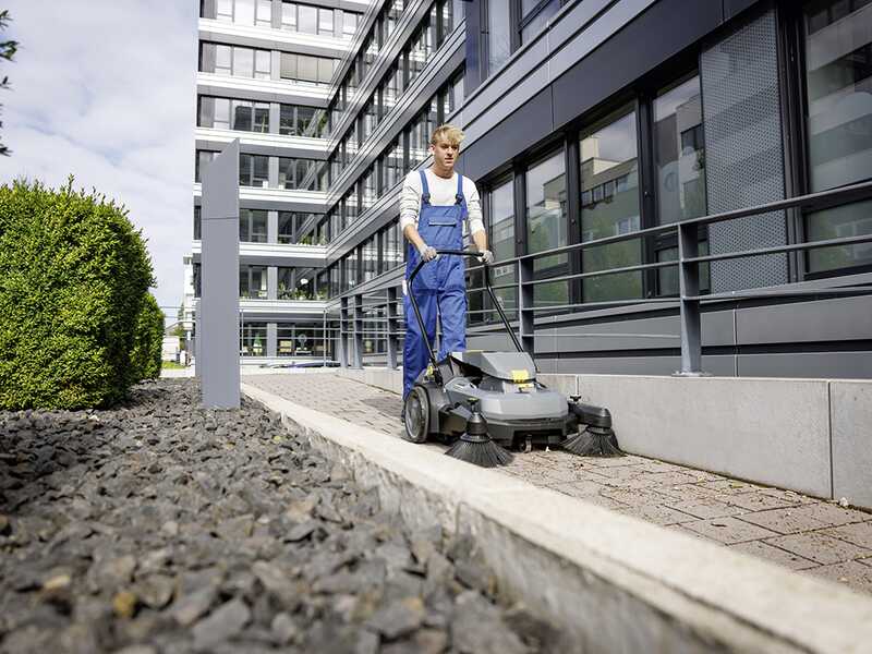 Karcher KM 70/30 C Bp 2SB - Battery-powered sweeper with collection basket - WITHOUT BATTERY AND CHARGER