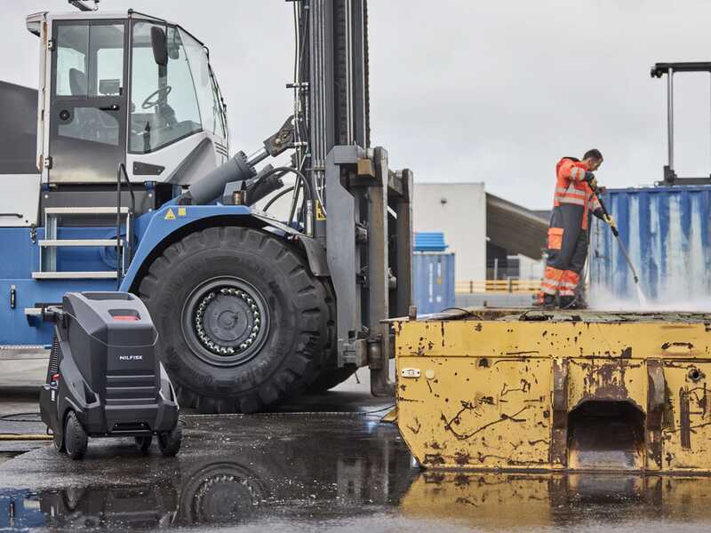 Nilfisk MH 4M - Professional Hot Water Pressure Washer - Three-phase - 250 bar - 880 L/h