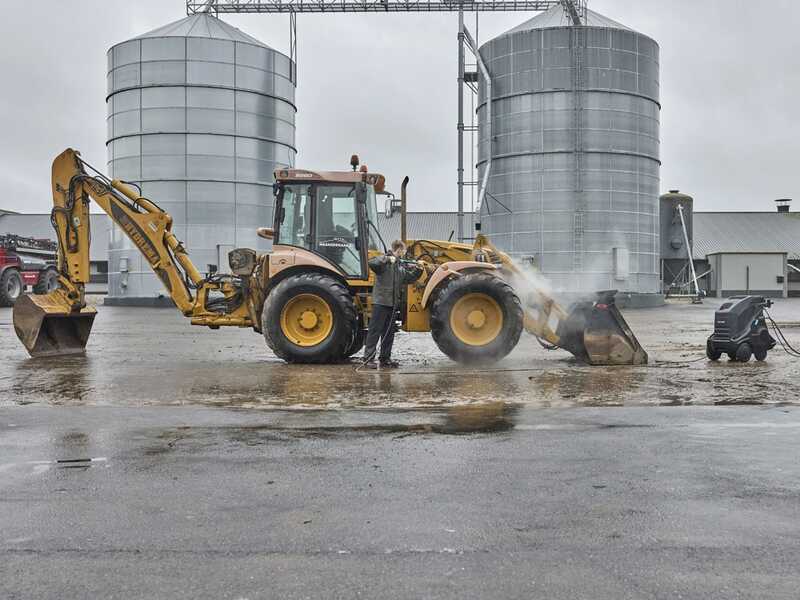 Nilfisk MH 4M - Professional Hot Water Pressure Washer - Three-phase - 250 bar - 880 L/h