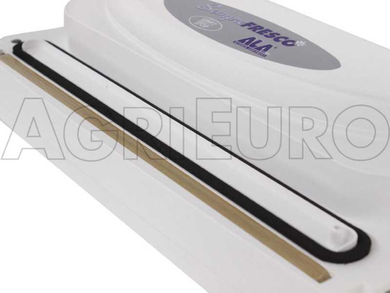 https://www.agrieuro.co.uk/share/media/images/products/insertions-h-normal/9455/ala-200-sempre-fresco-automatic-vacuum-sealer-vacuum-packing-machine-main-features--9455_1_1478251026_100735_sottovuoto_semprefresco_ALA_00sd021.jpg